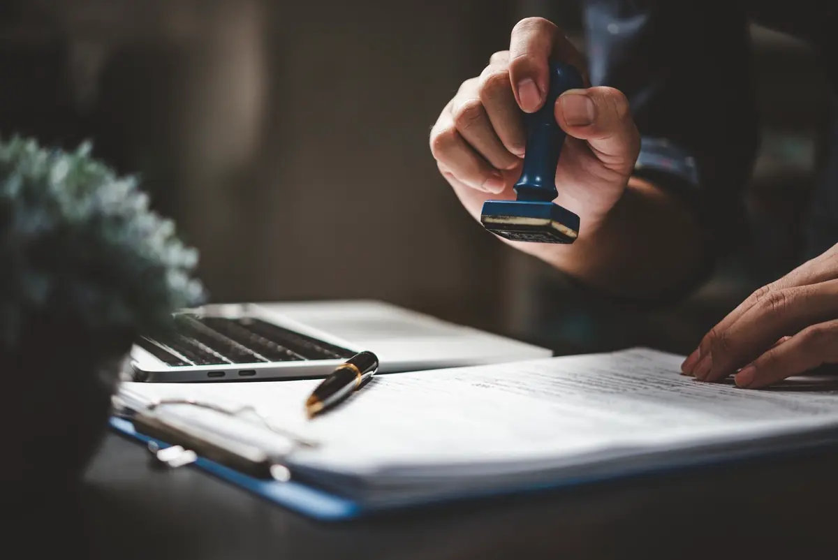 How long is it between signing the offer and the final deed?