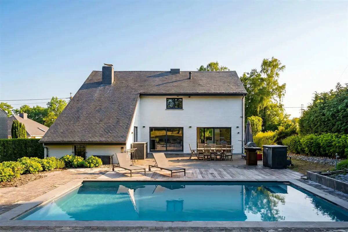 In Ninane, 4-bedroom villa with 4 garages and swimming pool. — Photo 1 of 10