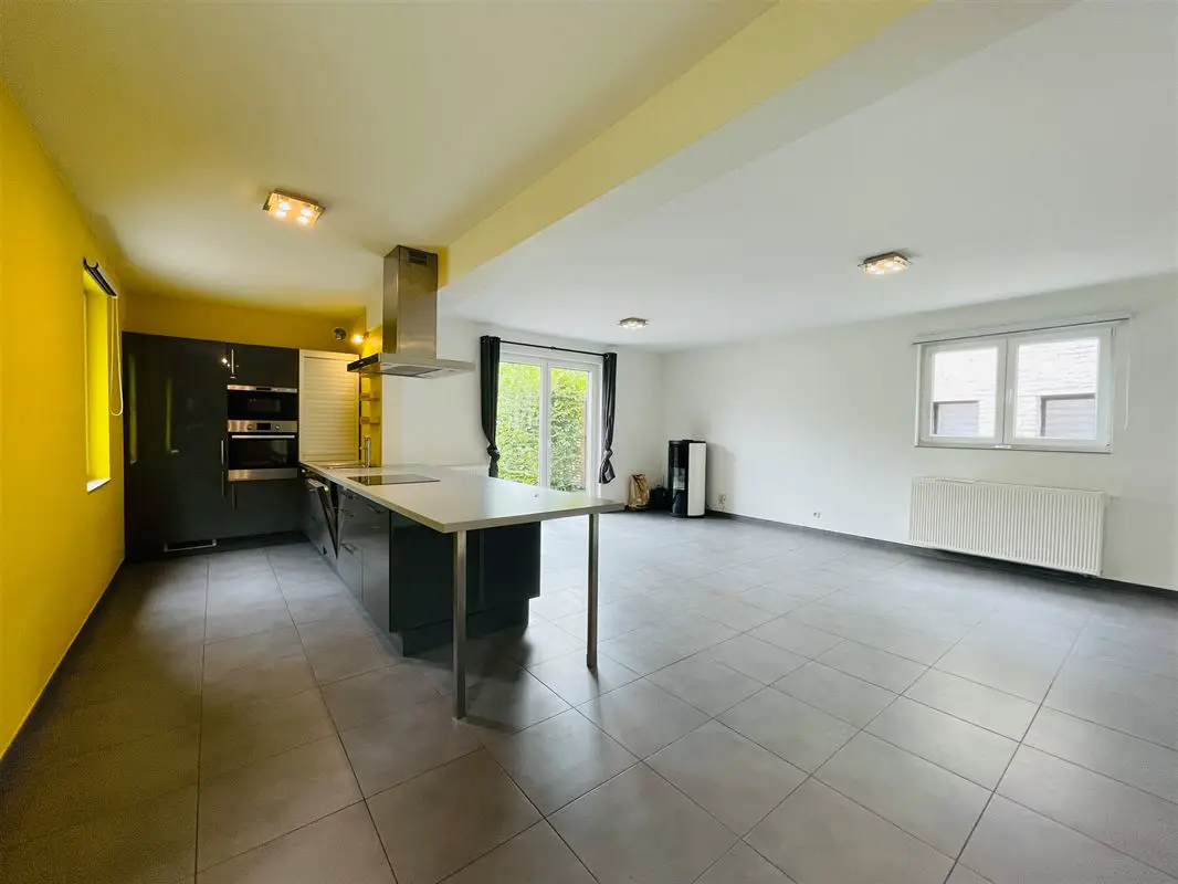 In peaceful natural surroundings, a recently built family home. — Photo 4 of 10