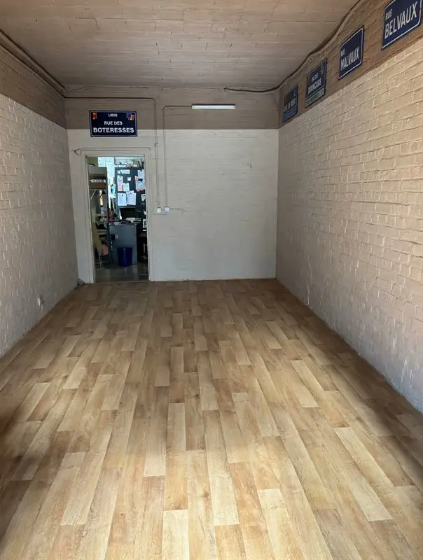 Mixed-use building with many possibilities, offices and warehouse — Photo 3 of 10