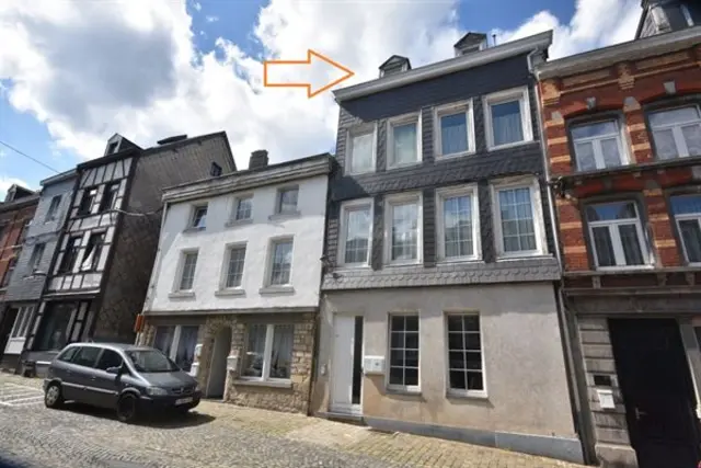 Te renoveren duplex (75m²) gelegen op de 3e verdieping.