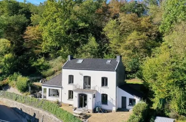 Elegant woonhuis in perfecte staat met intieme tuin.
