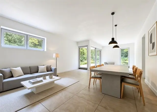 Gelijkvloers appartement met terras, kelder en parking.
