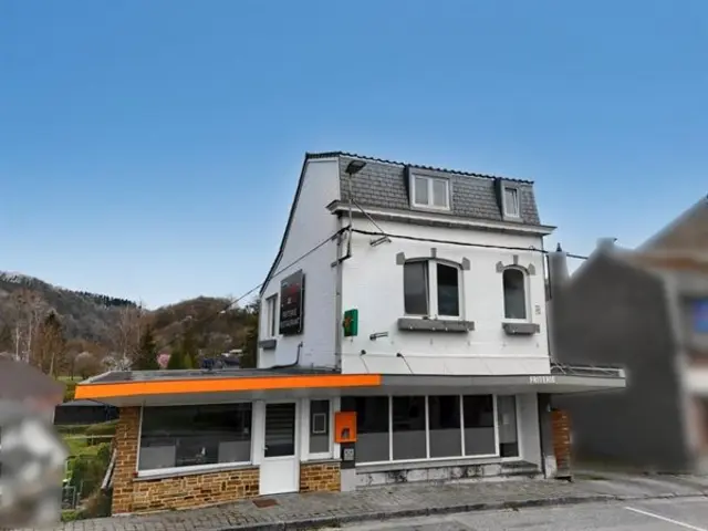 Woon/horeca pand met top frituur op A1 zicht-locatie.