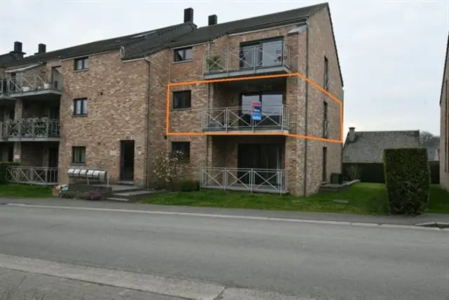 Mooie 2 slpk appartement met terras en garage.