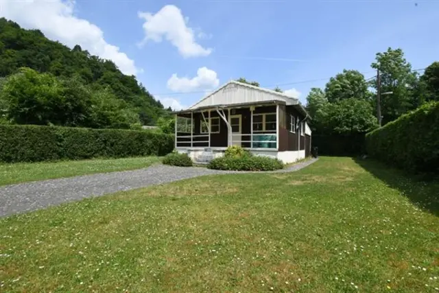 Vrijstaand chaletje met tuin in Sy – gemeubileerd verkocht.