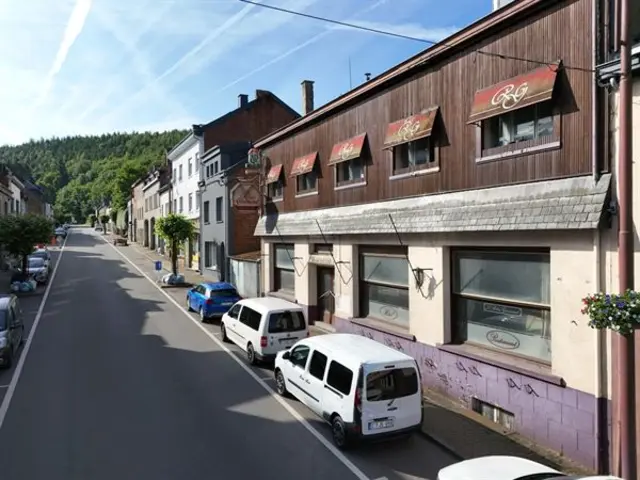 Voormalig hotel te renoveren in het hart van Houffalize.
