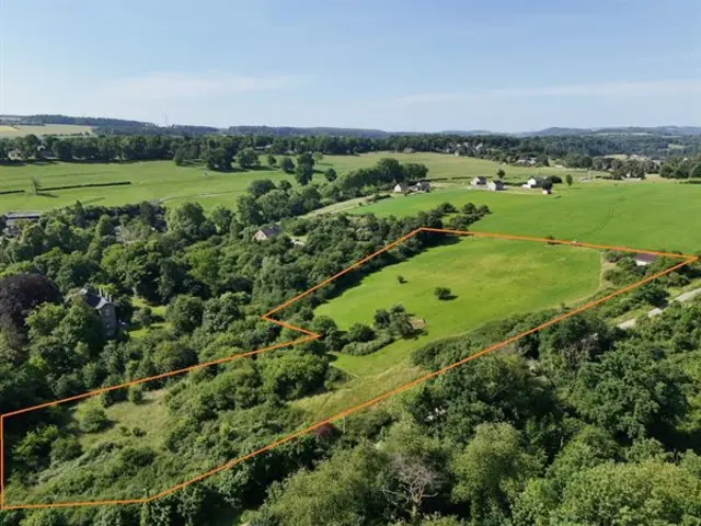 Uniek : ruim 1,5 HA in woonzone met landelijk karakter.