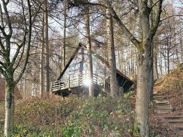 Ingericht chalet 49m², privé park met zwembad en restaurant.