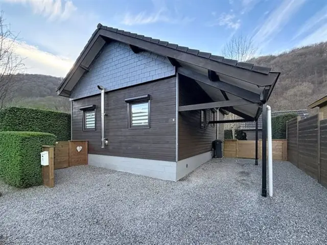 Chalet in perfecte staat met tuin en carport.