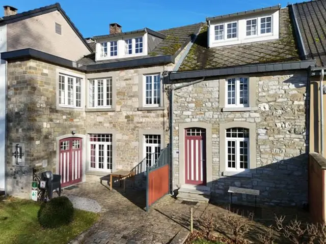Historisch dubbel woonhuis met gîtevergunning aan het water.