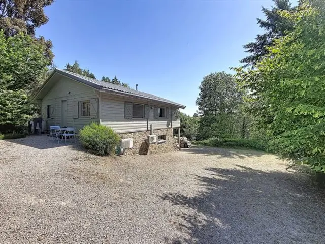 Chalet met prachtig uitzicht en eigen bos.