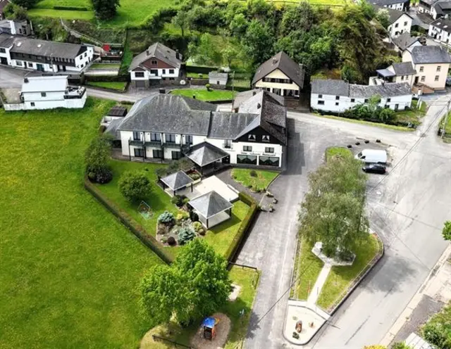 ***Hotel met riant privédeel en naastgelegen woonhuis | Ouren, Ourtal