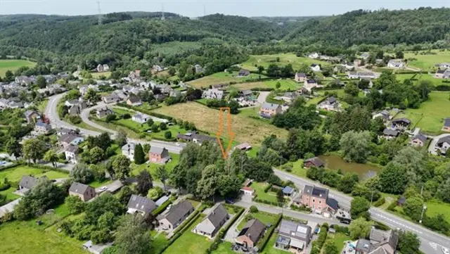 Bouwgrond : 648 m² in woonzone met landelijk karakter.