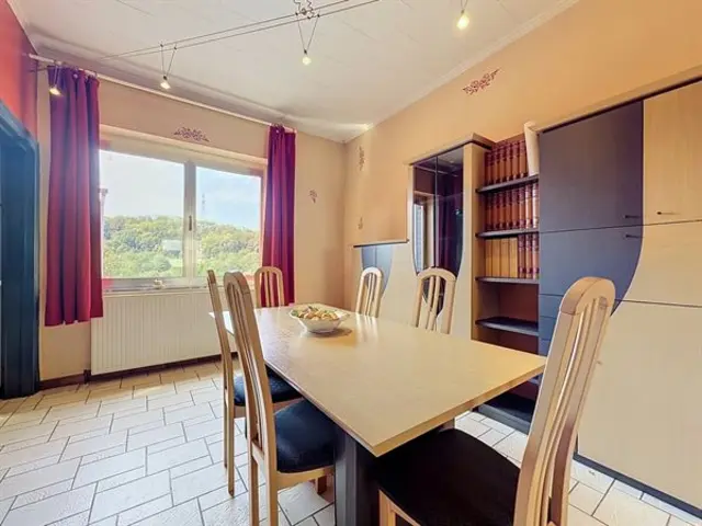 Woning met 2 slpk., tuin en mooi uitzicht in Ougrée-Haut.
