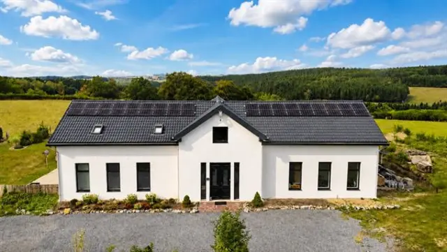 Uitzonderlijk landhuis met B&B, garage en prachtig uitzicht.