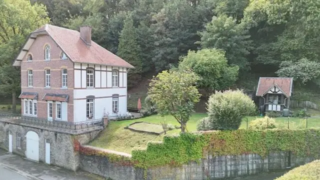 Herenhuis met parktuin in het centrum van Esneux.