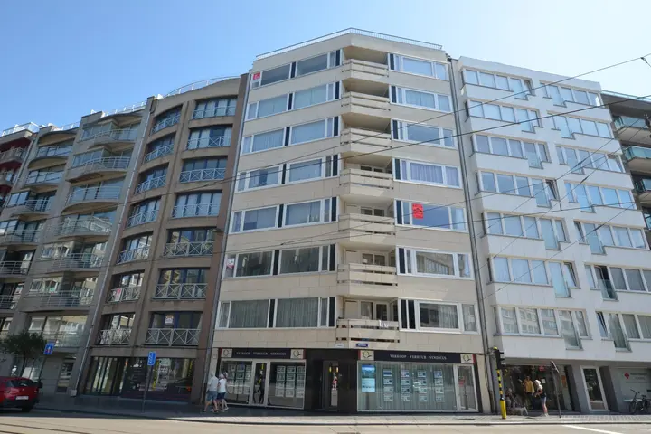 Lovely spacious, renovated apartment with open views
