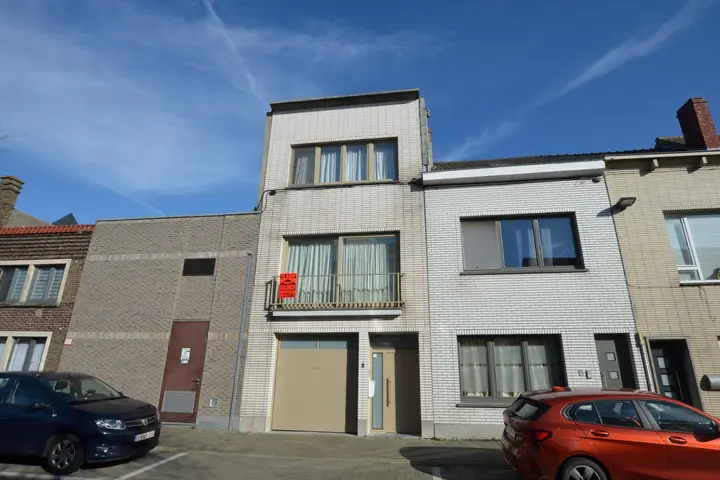 Move-in ready bel-étage house (living floor above garage)