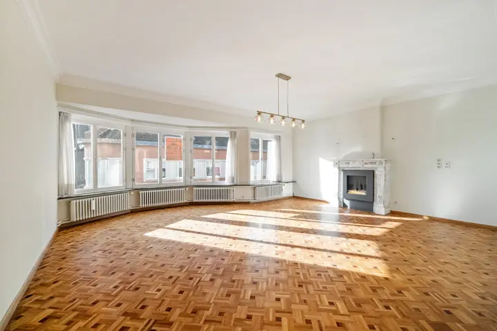 Stunning spacious apartment with open view of the Groentemarkt (2nd floor)