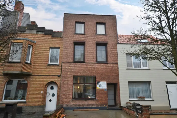 Move-in ready house with sunny garden