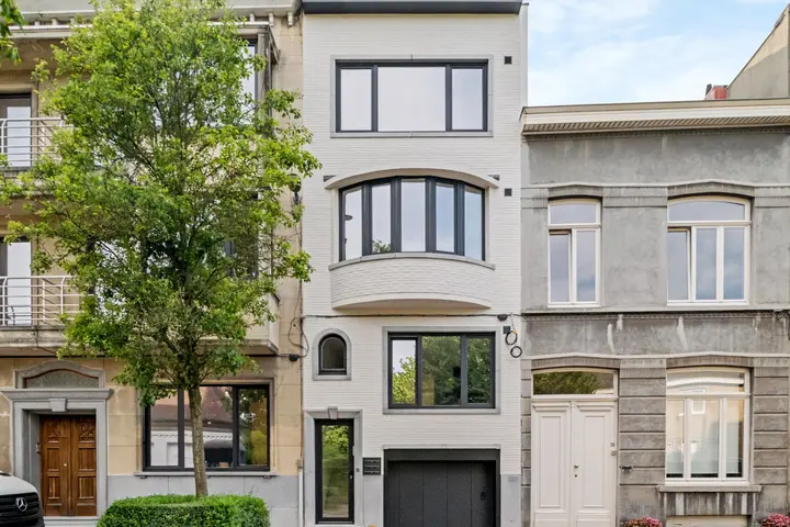 Stunning fully renovated apartment