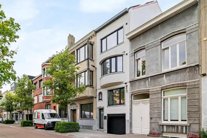 Move-in ready apartment in a prime location