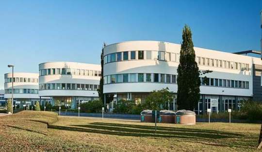 Immeuble de bureaux à vendre