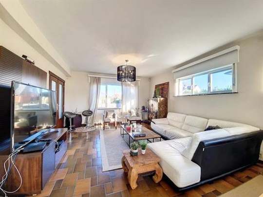 Villa option v.