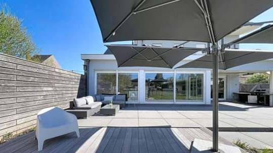 Villa option v.