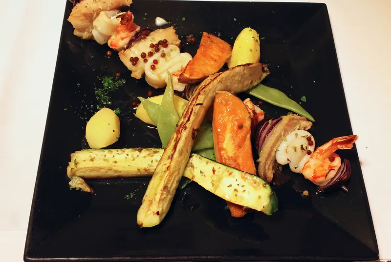 Brochette de lotte, calamars et gambas
