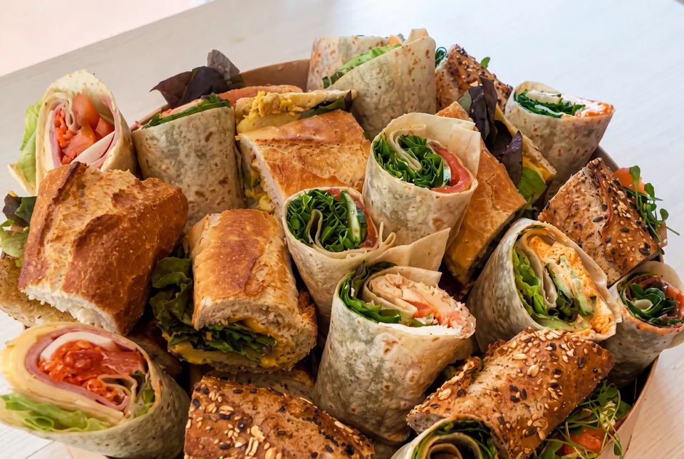 Plateau Business Lunch : sandwiches coupés et wraps